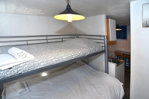 a bunk bed in a small room with a light at Room in Studio - Mini Studio Peniche au coeur de Lyon, insolite et calme in Lyon