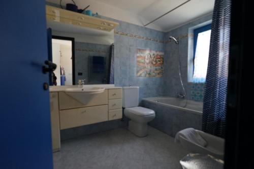 Sea View Blue Apartment tesisinde bir banyo