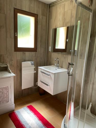 Ванна кімната в Le Chal'heureux , grand chalet familial 8 personnes