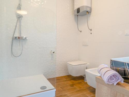a bathroom with a shower and a toilet and a sink at Luksuzna kuća za odmor "Villa Romantica" in Kraljevica