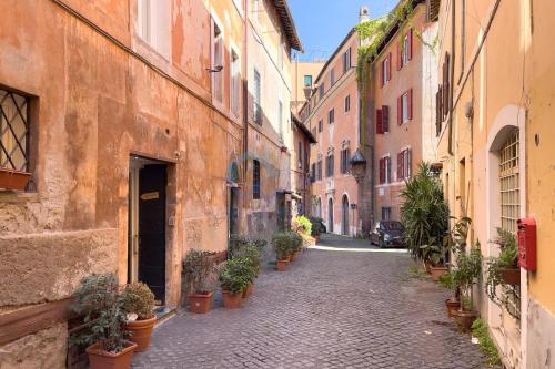 Cozy, Sunny Suite in the Heart of Trastevere