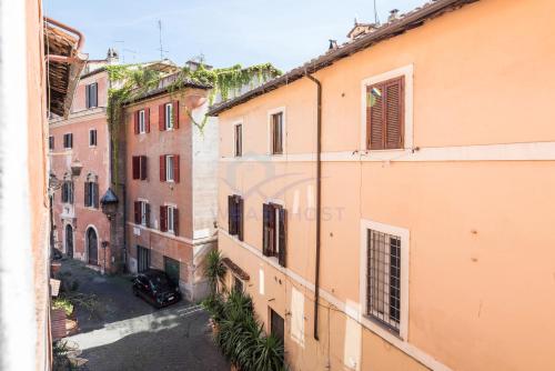 Cozy, Sunny Suite in the Heart of Trastevere