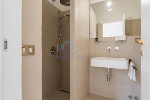 Cozy, Sunny Suite in the Heart of Trastevere