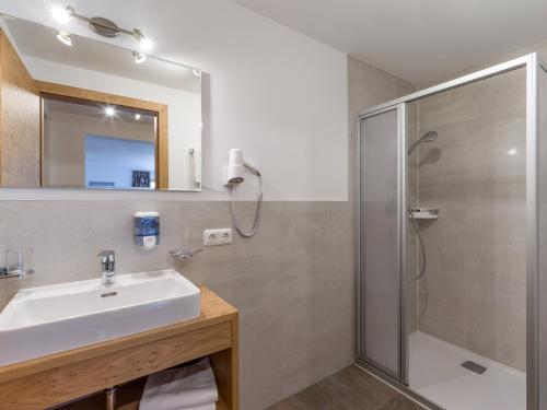 A bathroom at Gasthaus Steinberg