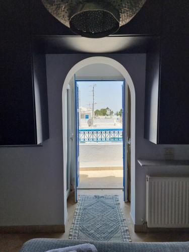 Un balcón o terraza en Cosy 1bdr, with a terasse in heart of Sidibou