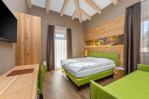 Una cama o camas en una habitación de Hotel Vittoria - Ricarica l'anima