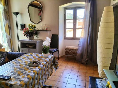 Voodi või voodid majutusasutuse Appartement de 2 chambres avec terrasse amenagee et wifi a Santa Reparata Di Balagna a 5 km de la plage toas