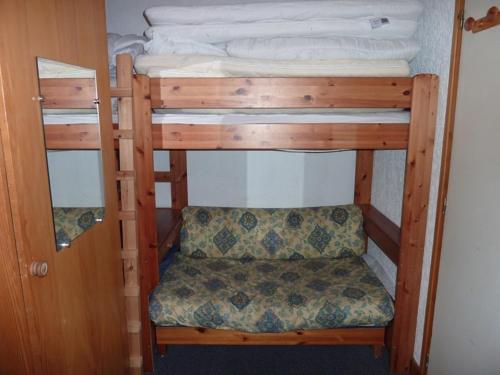 เตียงสองชั้นในห้องที่ Appartement Saint-Jean-d'Aulps, 1 pièce, 4 personnes - FR-1-573-63