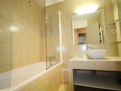 a bathroom with a sink and a shower and a tub at Appartement Avoriaz, 3 pièces, 7 personnes - FR-1-633-51 in Morzine