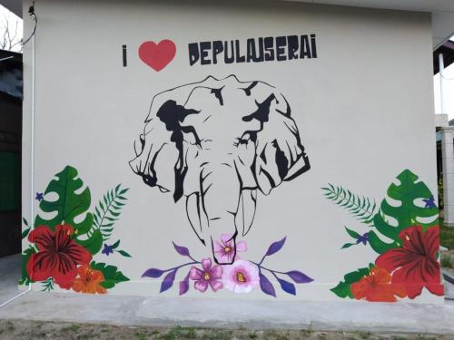 a mural of an elephant on the side of a building at Depulauserai Budget Home No AirCond in Pekan