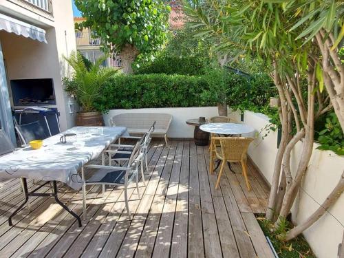 Appartement climatisé 3 pièces, 6 pers, terrasse, BBQ, parking privé, à 100 m de la plage - FR-1-423-253