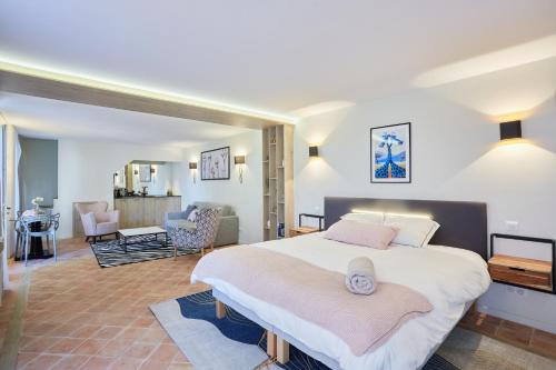 Exclusif Appart piscine chauffée de luxe 10 min centre AixenPc Belvoir SISSI photo 2