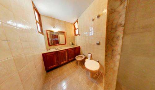 a bathroom with a toilet and a sink at Pousada Albuquerque in Teresópolis