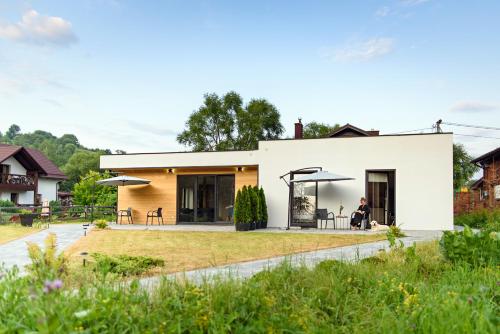 a house with a garden in front of it at Вудхарт2 in Yasinya