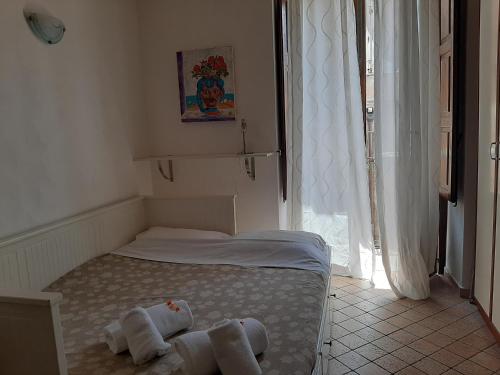 a small bedroom with a bed with towels on it at Monovano Centro Storico in Catania