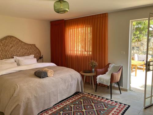 מיטה או מיטות בחדר ב-Villa Dadia - Rosh Pina