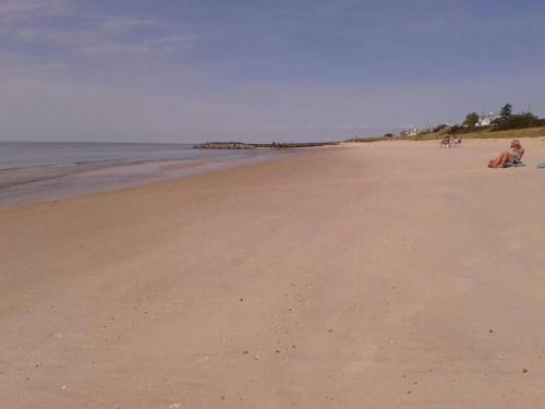 Een strand bij of vlak bij het vakantiehuis