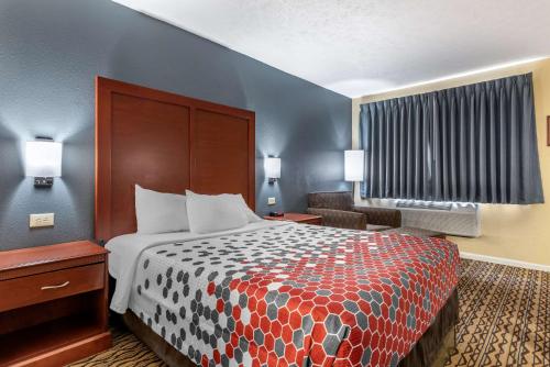 a hotel room with a bed and a chair at Econo Lodge Erlanger - Cincinnati Airport in Erlanger