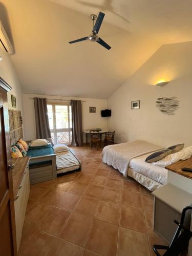 Katil atau katil-katil dalam bilik di Hostellerie Provencale