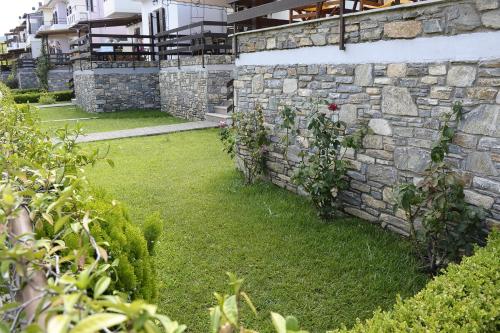Κήπος έξω από το Levantes Villas