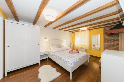 Katil atau katil-katil dalam bilik di Holiday Home Lavanda