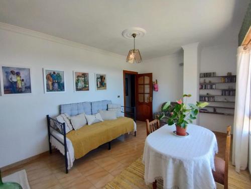 a living room with a bed and a table at Casa Arte de Sorvilan in Sorvilán