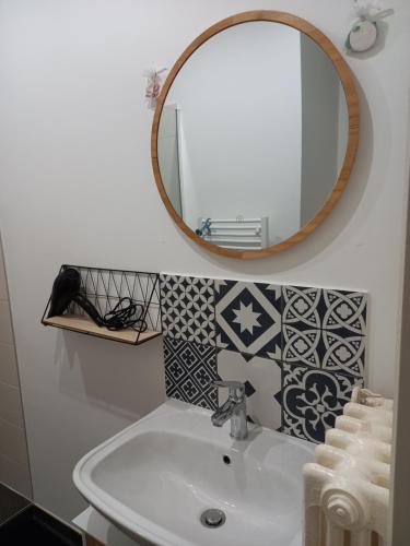 a bathroom with a sink and a mirror at Appartement Standing Cœur d'Annecy in Annecy