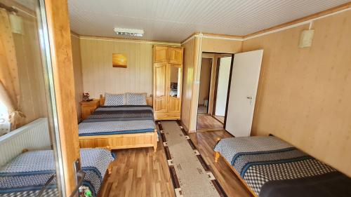 Ένα ή περισσότερα κρεβάτια σε δωμάτιο στο Вила Райски кът 1- Сърница