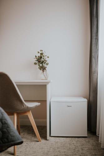 a white refrigerator sitting next to a desk at Villa Adele in Polanica-Zdrój