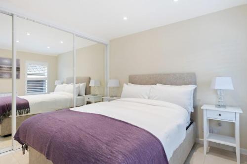 Ein Bett oder Betten in einem Zimmer der Unterkunft Bright 1 Bedroom Apartment Near Edgware Road