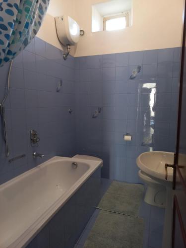 a bathroom with a bath tub and a sink at Casetta Galassi in Cinigiano