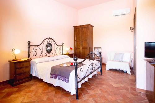 a bedroom with a bed and a dresser and a television at Agriturismo Poggio Pistolese in Montaione