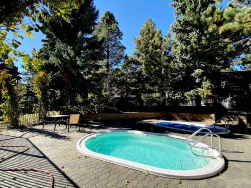 a small swimming pool in a yard with trees at Mammoth Awesome Location-1 min to Shuttles & Food! TOML-CPAN-11402 in Mammoth Lakes