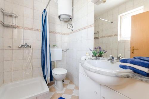 Koupelna v ubytování Apartments Damir