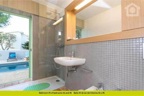 Un baño de SolHabitat Villa Maroa