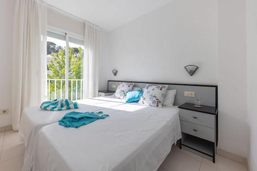 A bed or beds in a room at Bravissimo Estel A6 S'Agaró