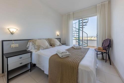 Posteľ alebo postele v izbe v ubytovaní Bravissimo Estel A8 Penthouse S'Agaró