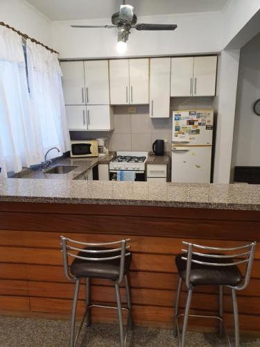 Кухня або міні-кухня у verdinegro