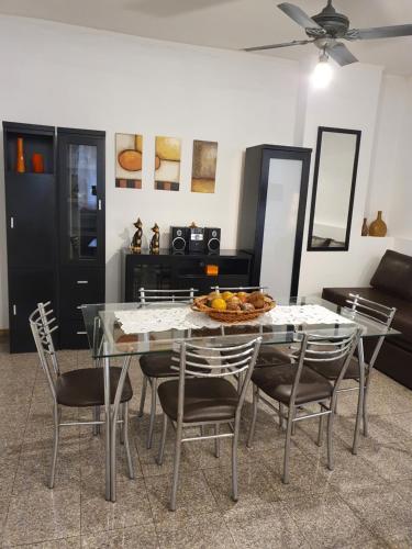 a dining room with a glass table and chairs at verdinegro in Rosario
