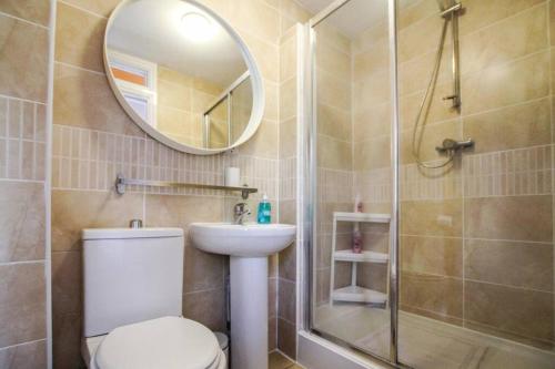 a bathroom with a toilet and a sink and a mirror at PRIMEEE LOCATION - Modern Central Apartment in Bristol