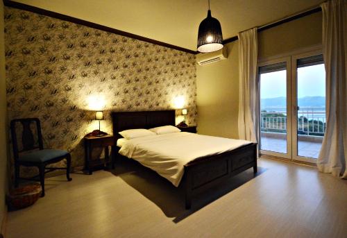 Кровать или кровати в номере Guesthouse Vissinokipos - Biker Friendly - Motorradhotel