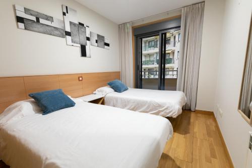 Postel nebo postele na pokoji v ubytování Sanxenxo Apartamentos 2 habitaciones con piscina, garaje a 150 mt playa Silgar