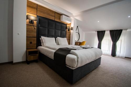 Postel nebo postele na pokoji v ubytování Hotel Kirkovo