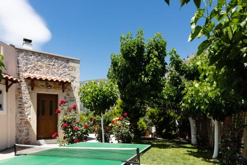 a tennis court in the yard of a house at Villa Asigonia with Heated Pool & Whirlpool in Asigonía