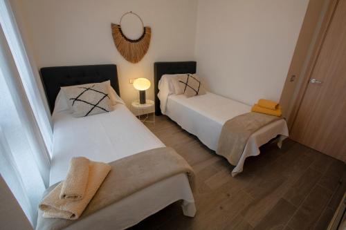 Ένα ή περισσότερα κρεβάτια σε δωμάτιο στο Luxury apartment Verano Azul - Beach & Golf - Pueblo Majorero