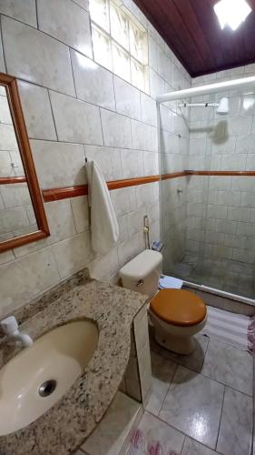 Bilik mandi di Pousada Recanto Das Emerências