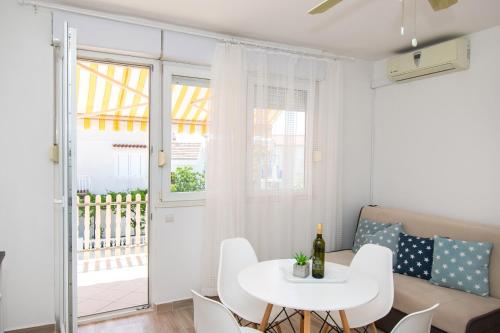Apartments Tiho