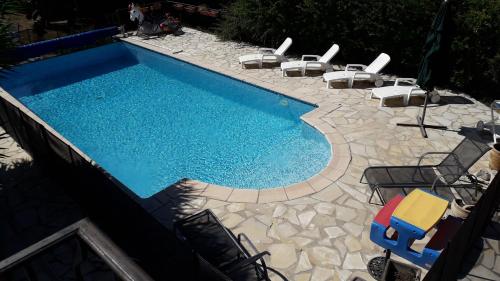 Bazén v ubytovaní Etoilevacances Chambres d hotes Campagne en Lavande alebo v jeho blízkosti