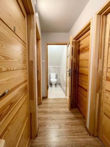 a hallway leading to a bathroom with a toilet at Domek przy Gościńcu in Golczowice