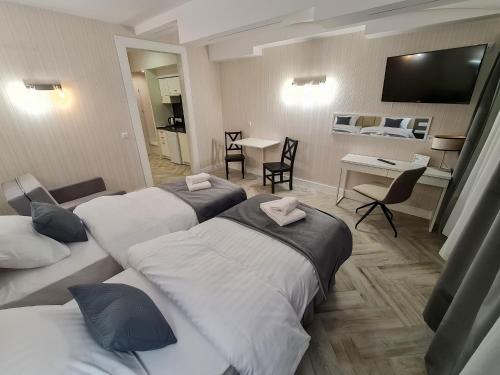 Ένα ή περισσότερα κρεβάτια σε δωμάτιο στο Apartamenty Hayduk